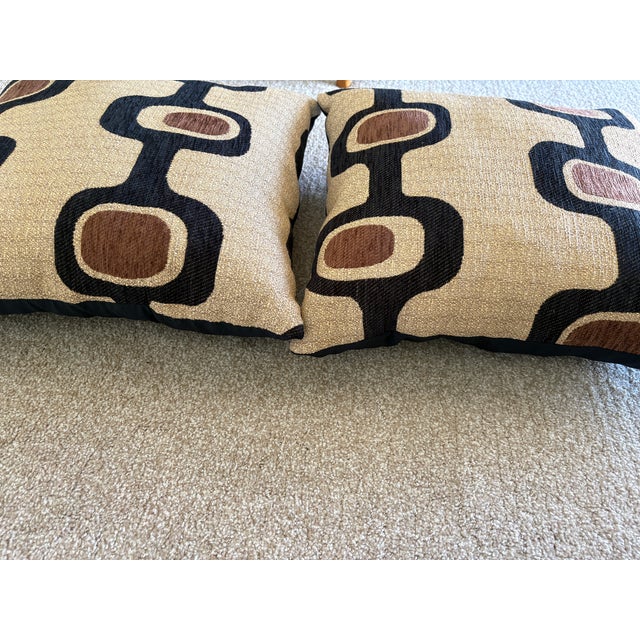 Pair of Mid-Century Modern Geometric Throw Pillows For Sale - Image 4 of 5