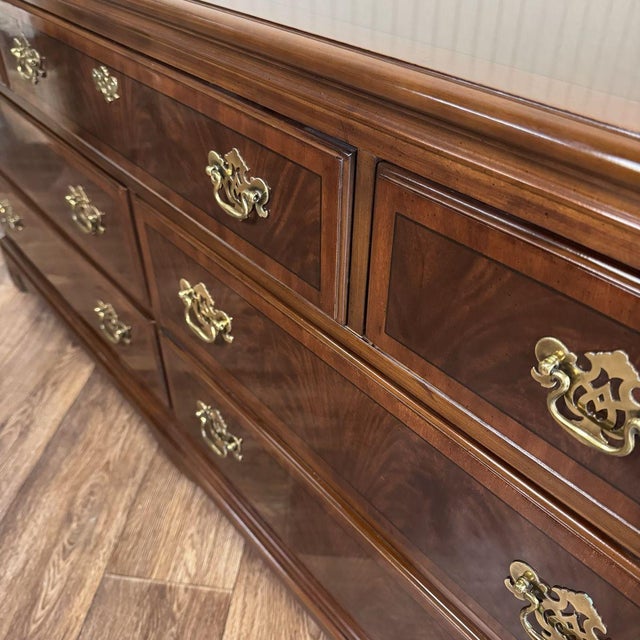 1980s Vintage Drexel Heritage Chippendale Flame Mahogany Lowboy Dresser For Sale - Image 5 of 15