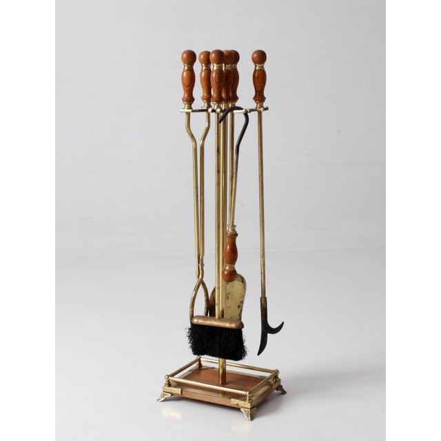 Mid-Century Modern Vintage Hollywood Regency Brass Fireplace Tools Set With Wood Handles For Sale - Image 3 of 18