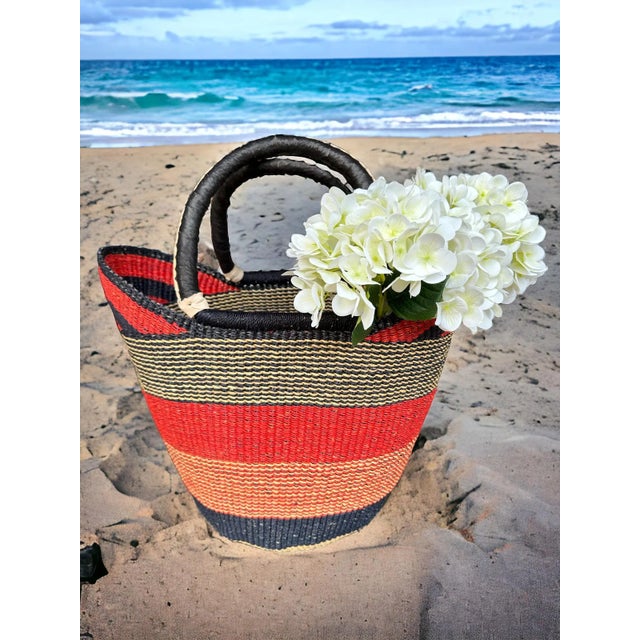 African Bolga Ghana Woven Yikene Basket Beach Bag U Shopper, Red and Black For Sale - Image 10 of 11