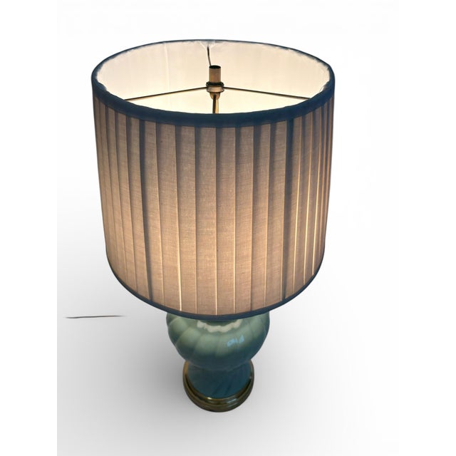 Vintage Chinese Celadon Green Ginger Jar Table Lamp, MCM Hollywood Regency Postmodern Brass Base With Finial For Sale - Image 10 of 12