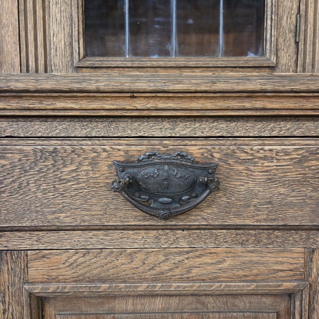 English Late 19th Century Light Oak Carved Base and Glazed Top Bookcase For Sale In Atlanta - Image 6 of 18