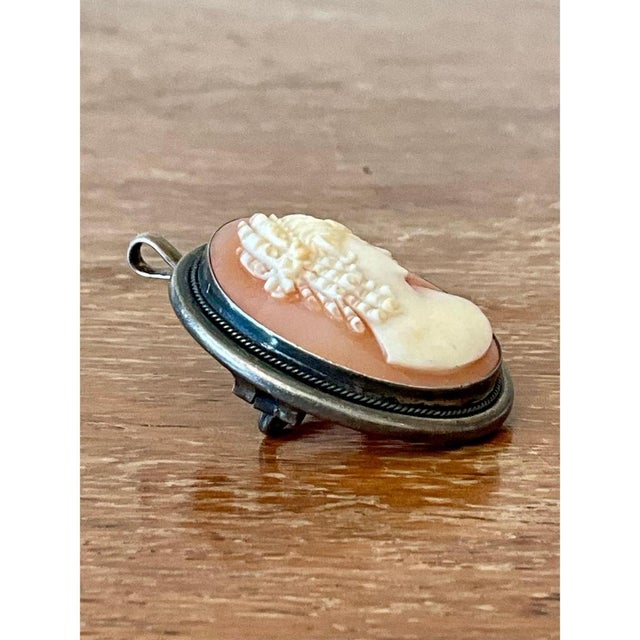 Metal Vintage Silver Shell Cameo Brooch Pendant Brooch For Sale - Image 7 of 12