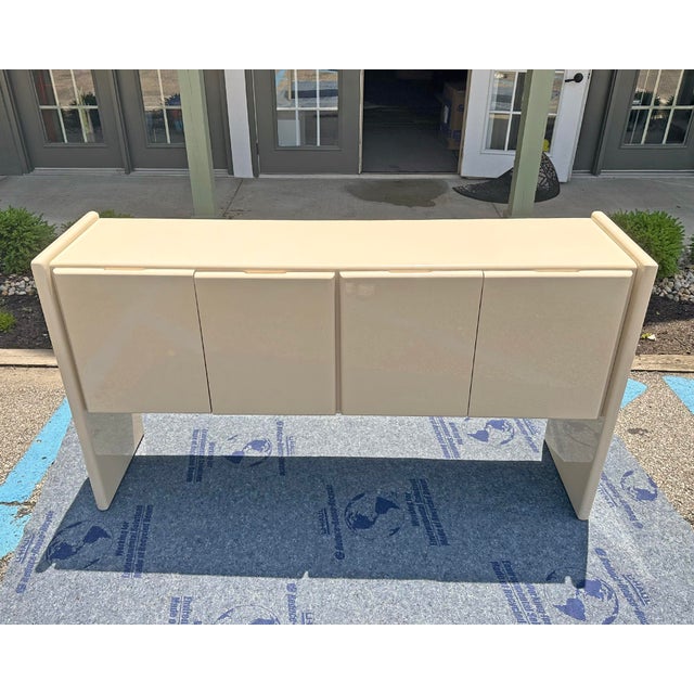 Ivory Ivory Lacquer Sideboard by Milo Baughman for Thayer Coggin For Sale - Image 8 of 10