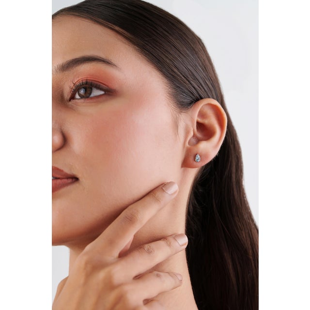 Sky Blue Minimal Pear Cut Natural Aquamarine Solitaire Stud Earrings in 14k Gold- A Pair For Sale - Image 8 of 16