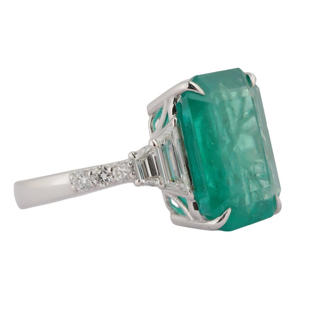 6.40 Ct Natural Zambian Emerald Cut Emerald diamond ring in 18k gold For Sale - Image 10 of 18