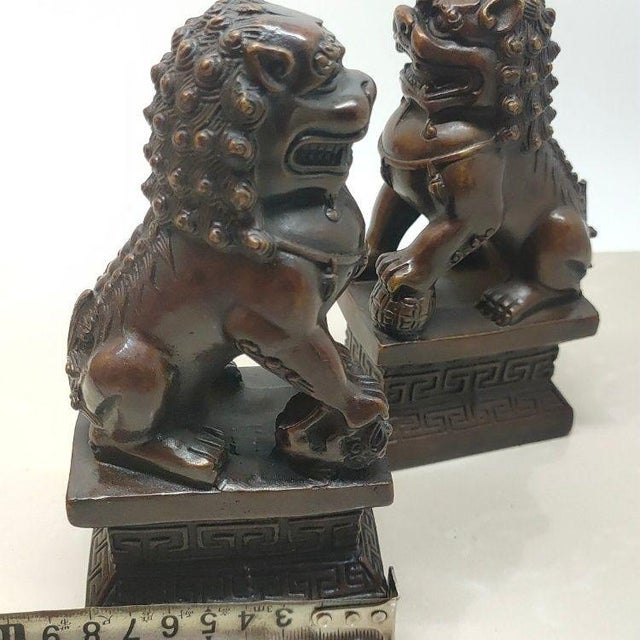 Late 20th Century Pair of Vintage Bronze Foo Dogs – Guardian Lion Statues With Ball & Cub For Sale - Image 5 of 9