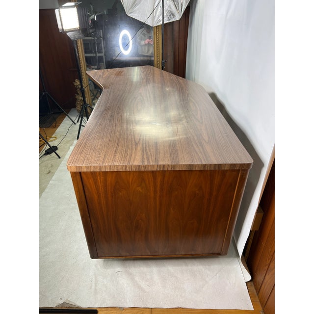 1960s Mid Century Executive Boomerang Desk For Sale - Image 5 of 12