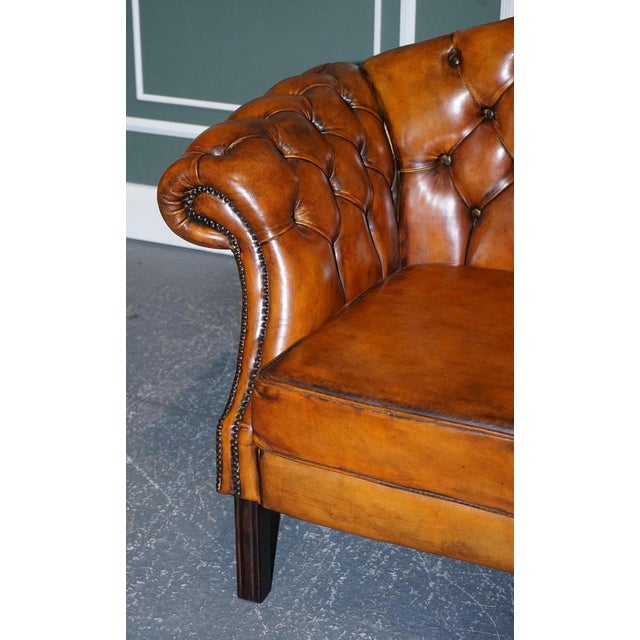 Vintage Camel Back Chesterfield 2-Seater Sofa in Hand-Dyed Cigar Brown Leather For Sale - Image 5 of 9