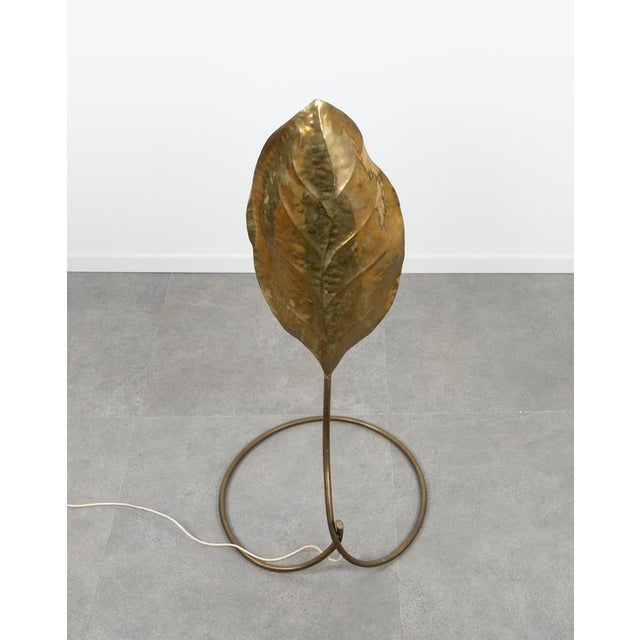 Mid-century amazing floor flamp shape of leaf in brass by e. Cerfagli firenze. Made in italy in the 1970s. It uses 1...