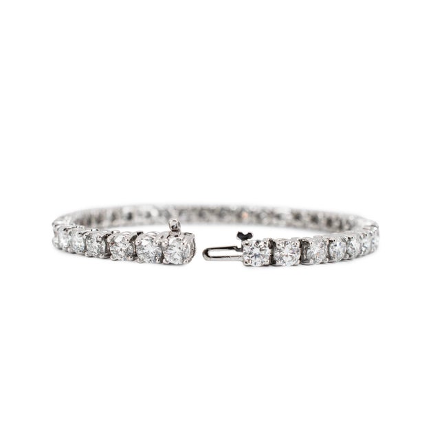 Early 21st Century 14k White Gold 4-Prong 11.41ct Lab Grown Round Diamond Classic Tennis Bracelet For Sale - Image 5 of 7