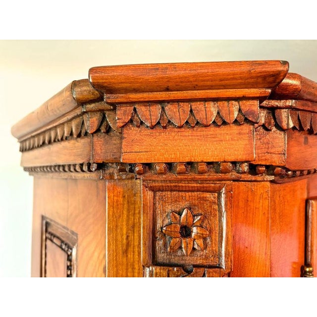 18th Century Inlaid and Carved Cherrywood Vitrine Buffet, 1790s, Set of 2 For Sale - Image 14 of 18