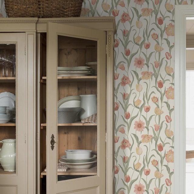 English Sample - Boråstapeter La Belle Epoque Wallcovering In Rose For Sale - Image 3 of 4