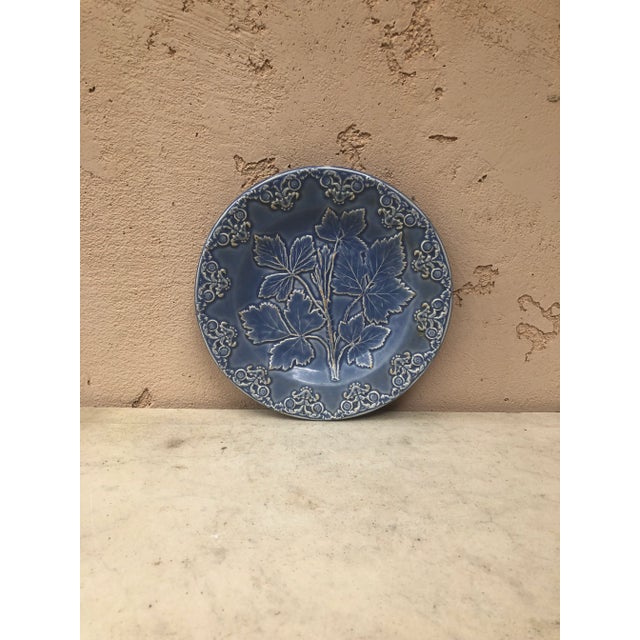 Late 19th Century 19th Century English Majolica Blue Leaves Plate For Sale - Image 5 of 6