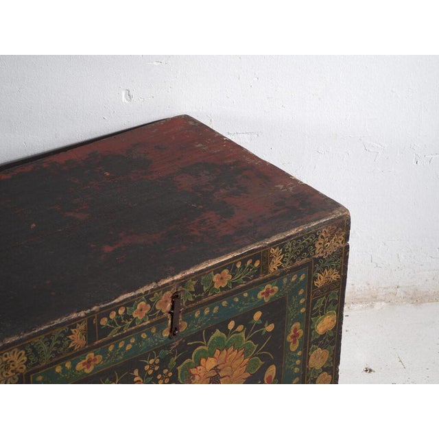 Antique painted Chinese trunk in pine wood, provincial painted furniture with polychrome composition originating from...