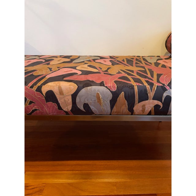 Vintage Dia Brass & Upholstered Waterfall Bench – Art Deco Revival / Postmodern, 1980s For Sale - Image 10 of 10