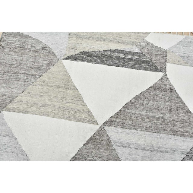 Abstract Kilim Rug 8’9” X 12’3” White Gray Wool Handwoven Carpet For Sale In Philadelphia - Image 6 of 14