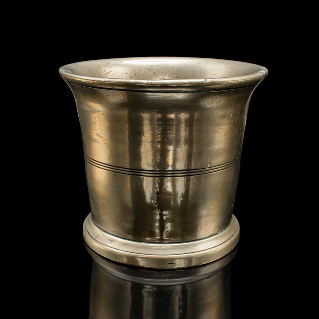 Traditional Antique Mortar and Pestle Set, English Bronze Apothecary Grinder, Georgian, 1750 For Sale - Image 3 of 10