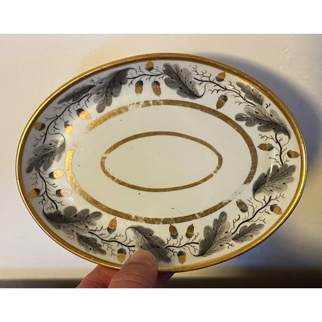 English Antique 18th Century George III Worcester Porcelain Tea Pot Stand Decorated With Oak Leaf Garland and Acorns For Sale - Image 3 of 8