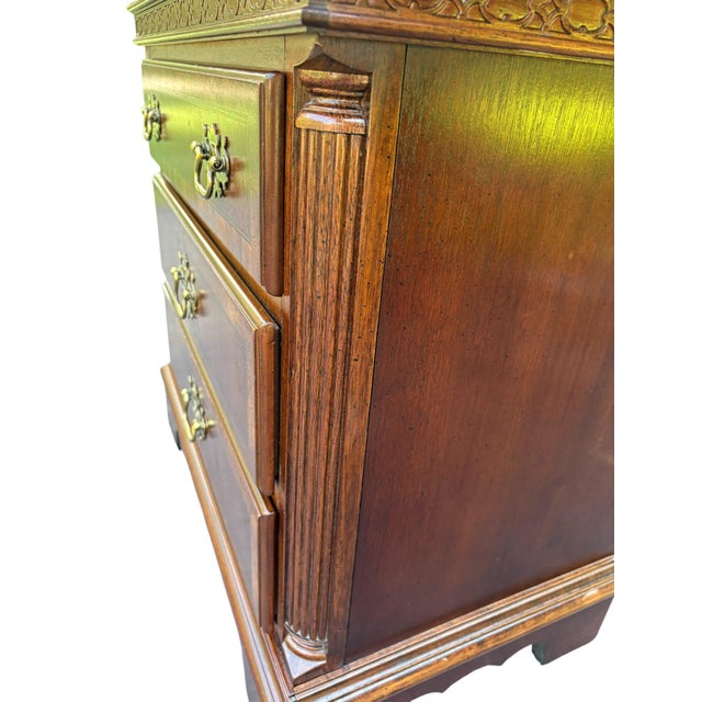 Georgian Style Mahogany Banded Wood Three-Drawer Nightstand For Sale - Image 11 of 16