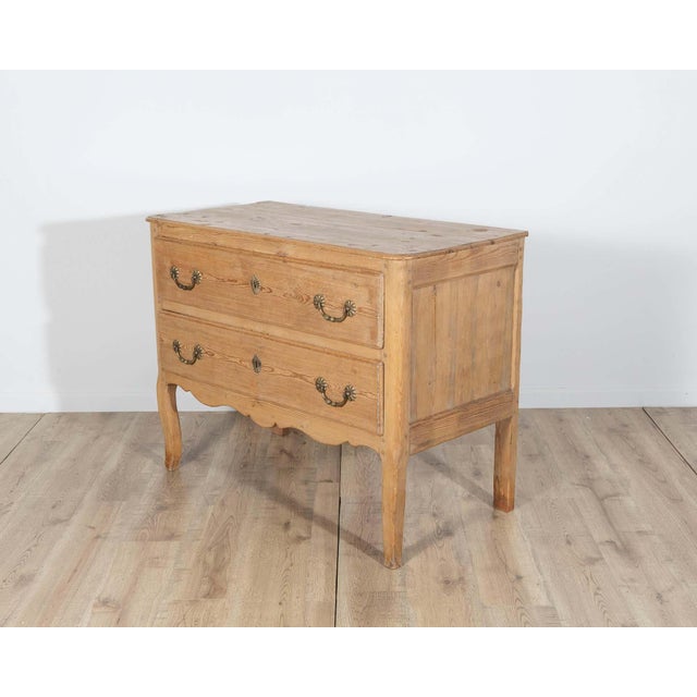 18th-Century Provincial Two-Drawer Commode For Sale In Atlanta - Image 6 of 8