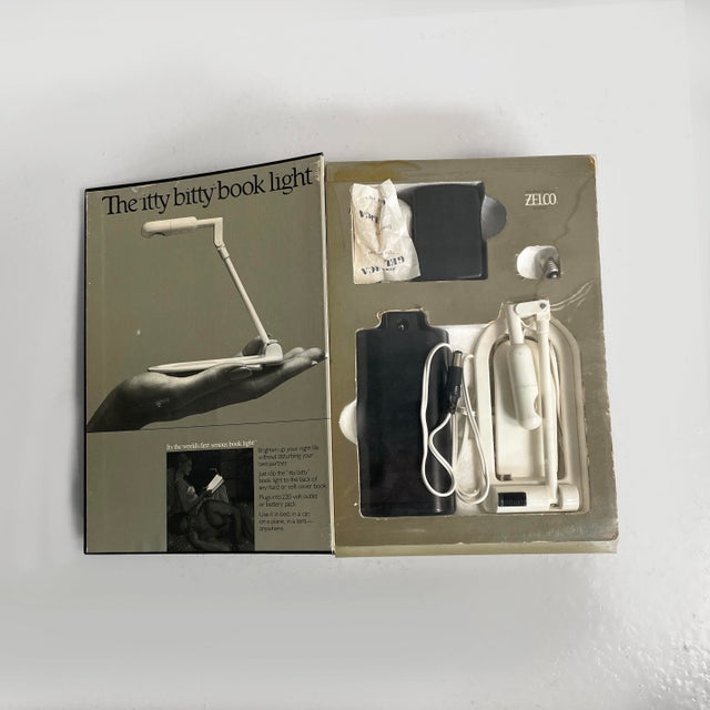 Italian Modern Itty Bitty Book Light Adjustable Reading Lamp by Zelco, 1990s For Sale - Image 14 of 15
