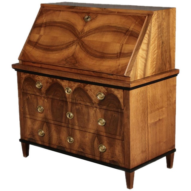 Biedermeier Secretary in Walnut, 1820s For Sale - Image 3 of 18