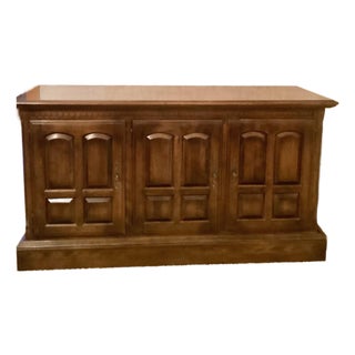 Vintage 1970s Ethan Allen American Traditional Solid Maple Sideboard/Credenza For Sale