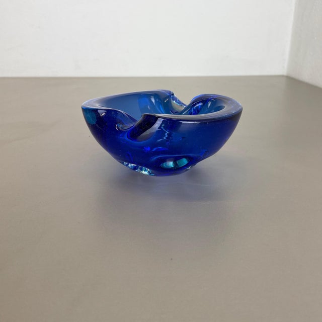 Article: Murano glass bowl, ashtray element Origin: Murano, Italy Decade: 1970s This original vintage glass bowl element,...