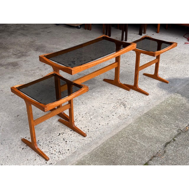 1970s Mid-Century Modern Danish Unika Nesting Tables in Oak, 1970s, Set of 3 For Sale - Image 5 of 8