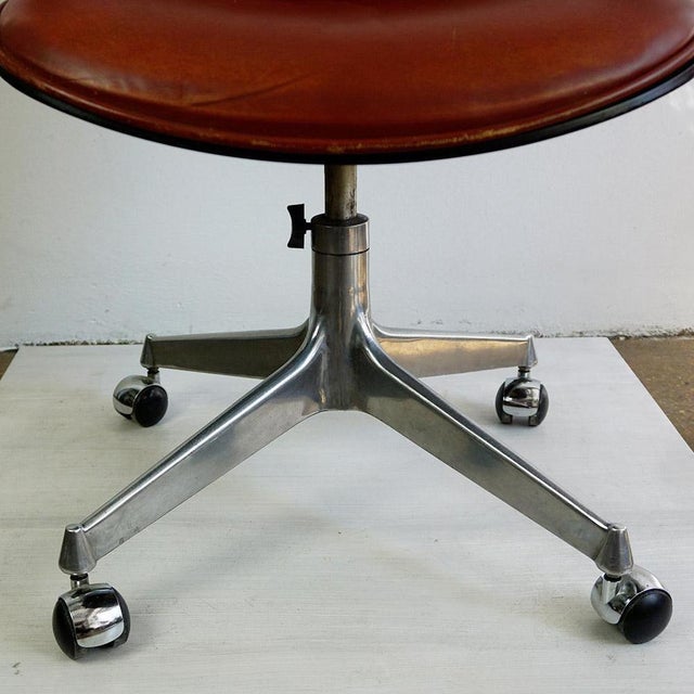 Mid-Century Italian Red Office Armchair attributed to Ico Parisi for Mim Roma, 1960s For Sale - Image 6 of 16