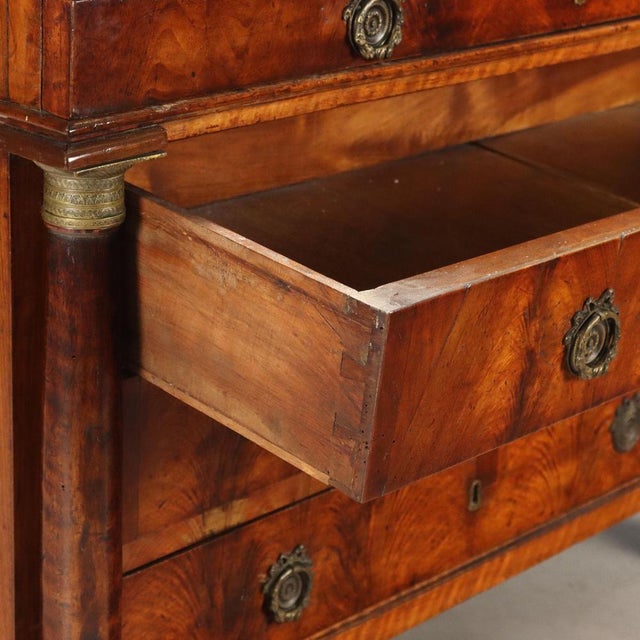 Empire Chest of Drawers in Mahogany Feather For Sale - Image 3 of 12