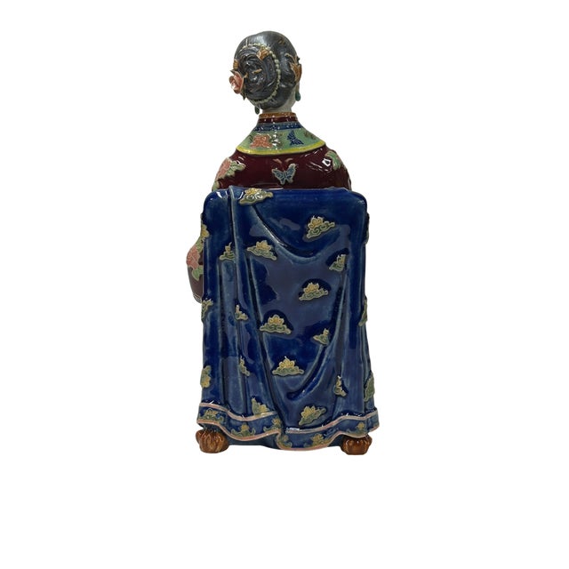 1990s Chinese Porcelain Qing Style Dressing Holding Cat Lady Figure For Sale - Image 5 of 7