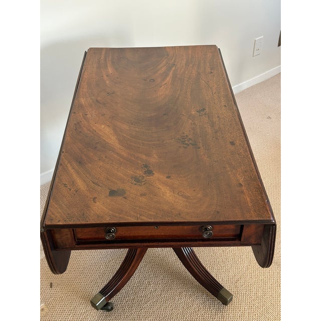 Early 19th Century English Mahogany George III Pedestal Base Drop Leaf Table For Sale - Image 5 of 9