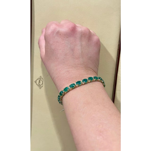 16 Carat Natural Emerald Cocktail Tennis Bracelet 14 Karat Yellow Gold For Sale - Image 11 of 18