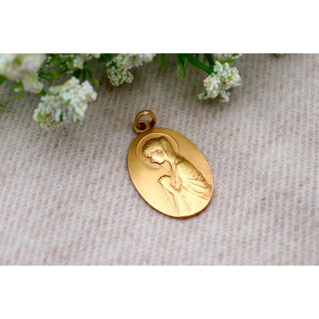 19.2k Gold Our Lady Pendant For Sale - Image 6 of 7