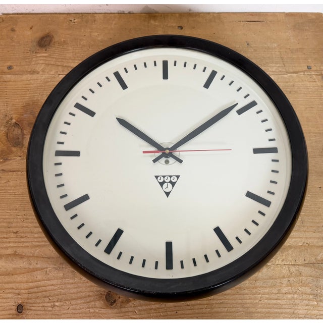 Industrial Bakelite Factory Wall Clock from Pragotron, 1970s For Sale - Image 10 of 18