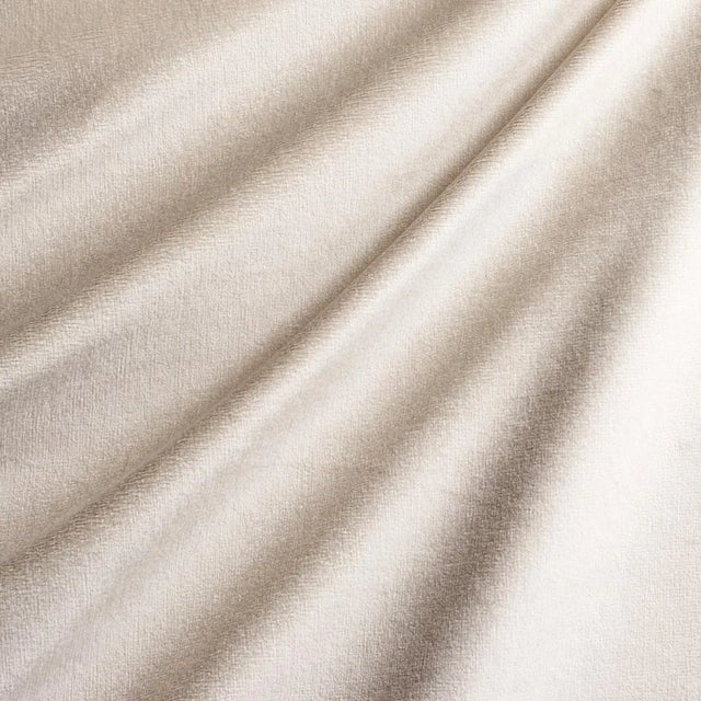 Sample - Schumacher Sumptuous Silk Wool Velvet Fabric in Ivory For Sale