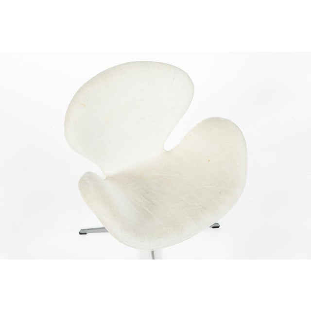Mid Century Danish White Swan Chairs by Arne Jacobsen for Fritz Hansen 1960s, 2 Avail For Sale - Image 12 of 16