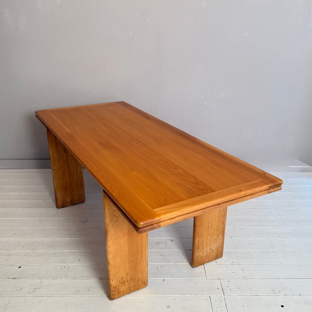 This Mid-Century dining table in ash, attributed to Mario Marenco and dating from the 1980s, embodies the designer’s...