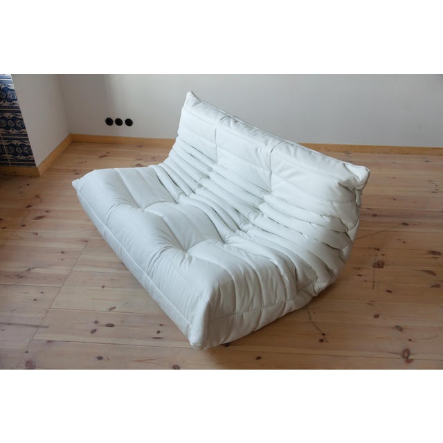 Ligne Roset White Leather Togo Corner Chair, 2- And 3-Seat Sofa by Michel Ducaroy for Ligne Roset, Set of 3 For Sale - Image 4 of 14