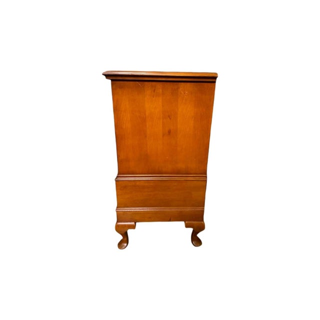 1950s Vintage 1950 Lane Furniture Queen Anne-Style Lowboy Cedar Chest For Sale - Image 5 of 15