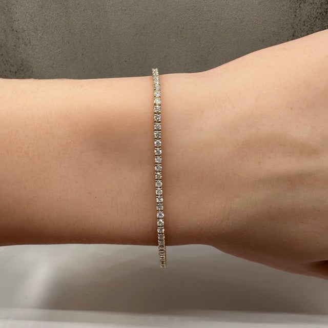 Natural Diamond Tennis Bracelet in 14kt Yellow Gold – 1.83ctw, 7in, New For Sale - Image 4 of 4