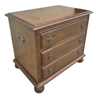 1970s Ethan Allan Charter Oak Jacobean End Table Bachelors Silver Chest Nightstand For Sale
