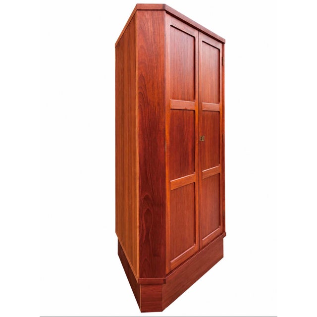 Mid 20th Century Mid Century Danish Modern Teak Corner Cabinet With Lock + Key | Vamo Sønderborg Møbelfabrik For Sale - Image 5 of 18