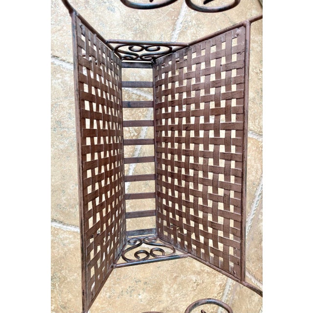 Late 20th-Century French Market-Inspired Banded Lattice Iron Media Stand For Sale - Image 11 of 12