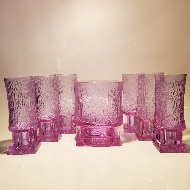 Set with Ice Bucket and 6 Glasses in Murano Glass - Alexandrite. Set of 7 The Alexandrite has the particularity of...
