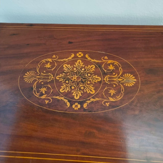 Charles X Game Table in Maple and Mahogany with Inlays, 1820 For Sale - Image 9 of 16
