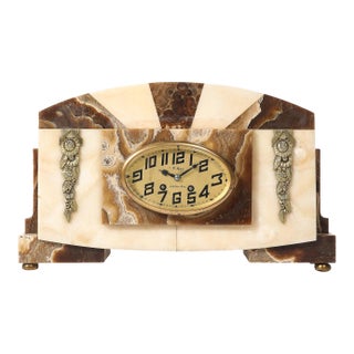 Art Deco Mantlepiece Clock in Tessellated Ice Sugar & Cream Onyx W/ Gilt Bronze For Sale