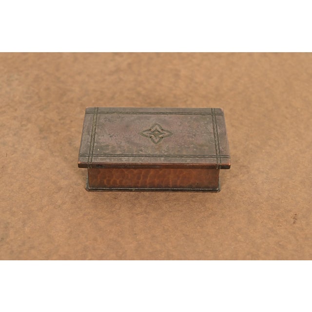 Art Deco Roycroft Arts & Crafts Hammered Copper Quatrefoil Stamp Box For Sale - Image 3 of 12